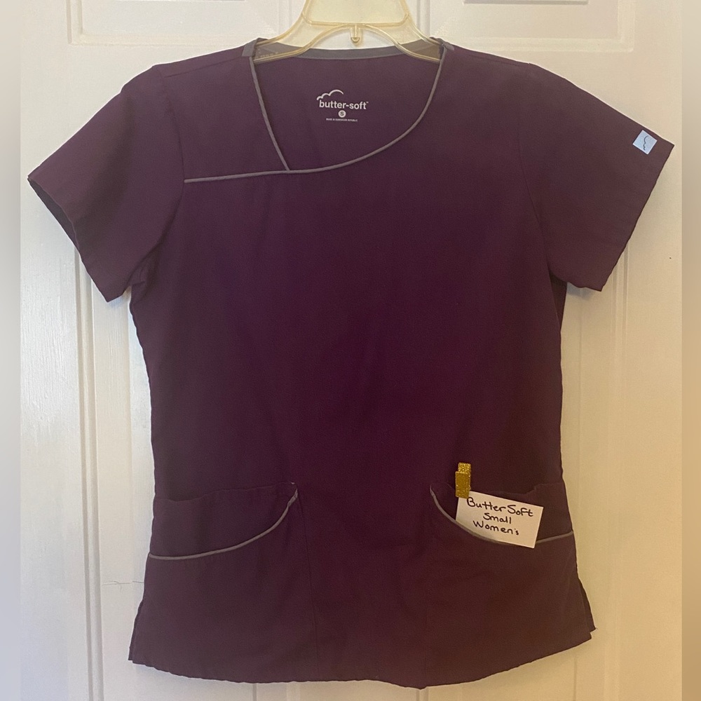 ButterSoft scub top is small and made for women.